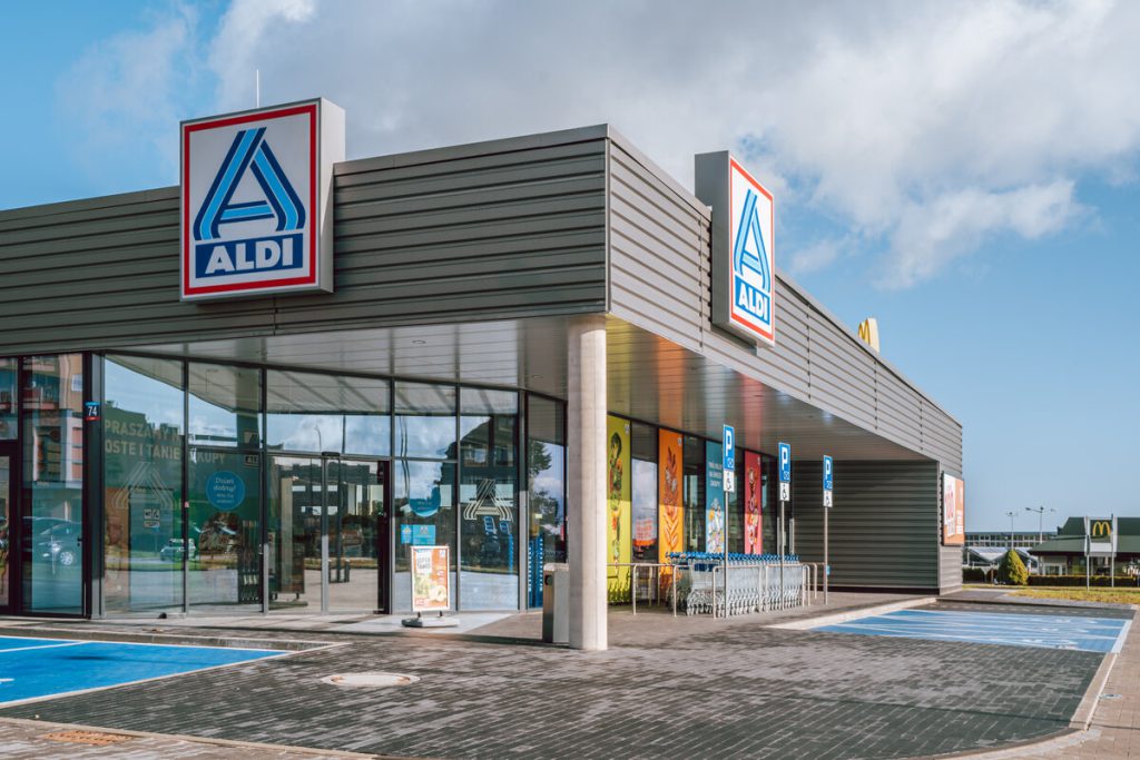 Budynek handlowy sieci ALDI wraz z aranżacją części zewnętrznej inwestycji zlokalizowany w Lubinie.