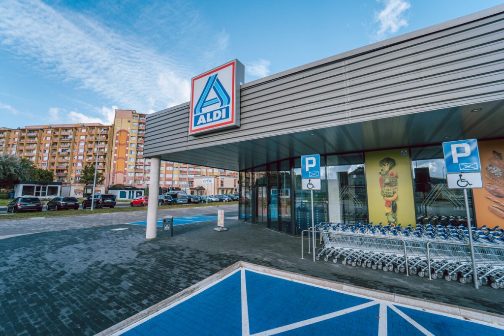 Budynek handlowy sieci ALDI wraz z aranżacją części zewnętrznej inwestycji zlokalizowany w Lubinie.