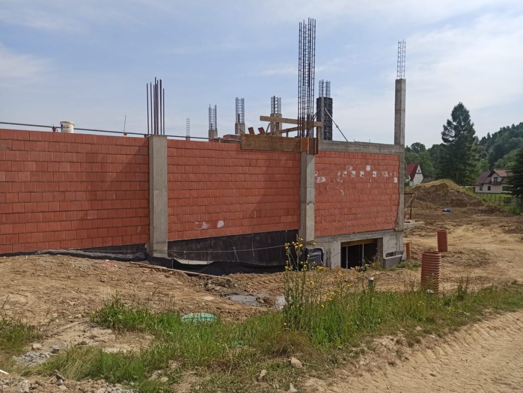 Budowa hali sportowej Bystra
