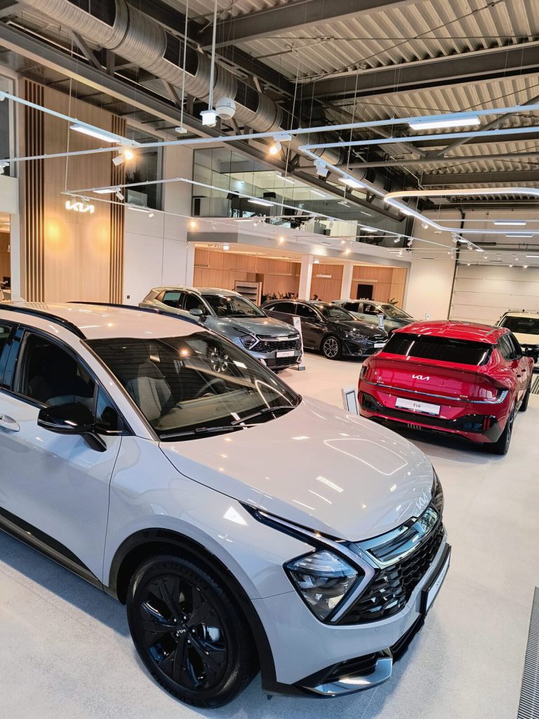Rozbudowa salonu samochodowego KIA przy ul. Szczecińskiej 7 we Wrocławiu.